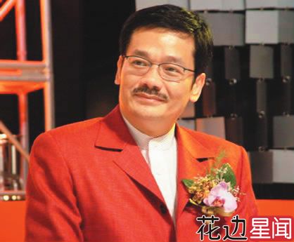 黎姿一家四口上街 4岁双胞胎女儿嚎哭不止