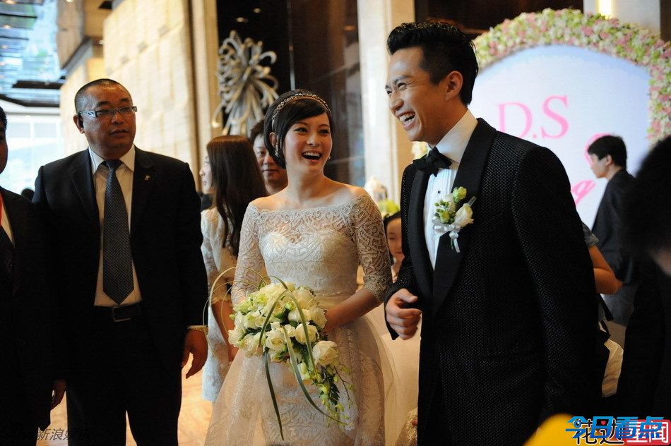邓超董洁激情互摸 不怕老婆孙俪吃醋？