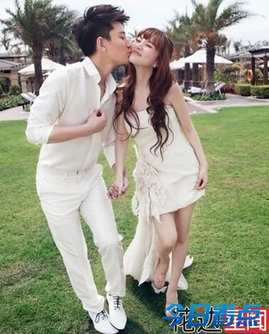 李小璐自曝想生二胎 两位辣妈海边大秀好身材