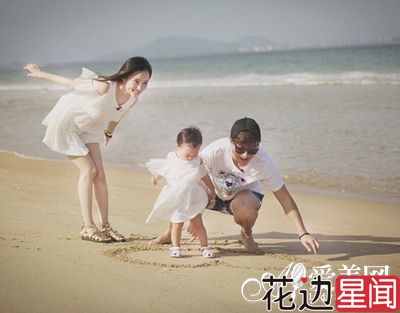  李小璐贾乃亮故地重游 逗比小甜馨抢镜 