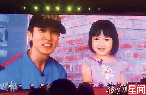 李小璐自曝想生二胎 两位辣妈海边大秀好身材