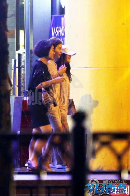 女星聚会 陈乔恩宋慧乔伊能静醉酒被搀扶