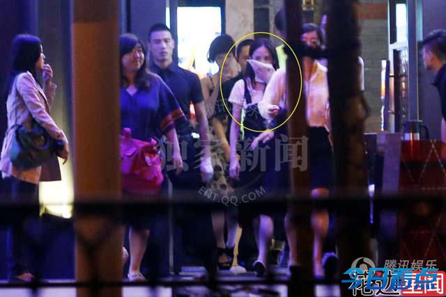 女星聚会 陈乔恩宋慧乔伊能静醉酒被搀扶