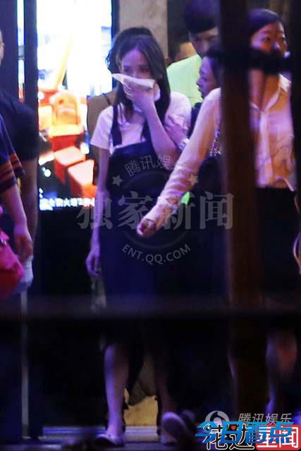 女星聚会 陈乔恩宋慧乔伊能静醉酒被搀扶