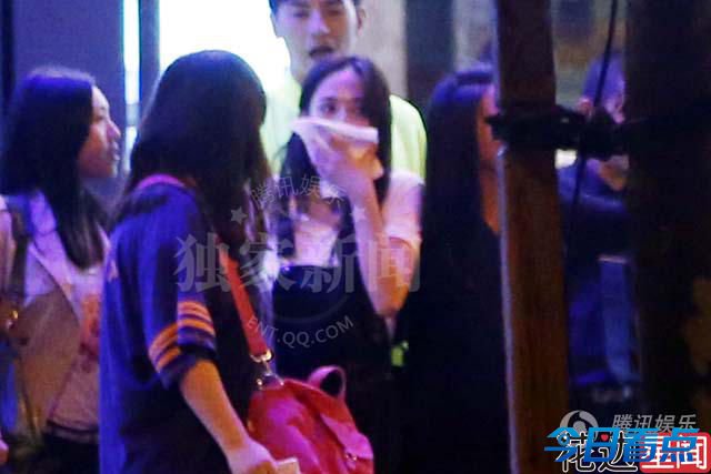 女星聚会 陈乔恩宋慧乔伊能静醉酒被搀扶