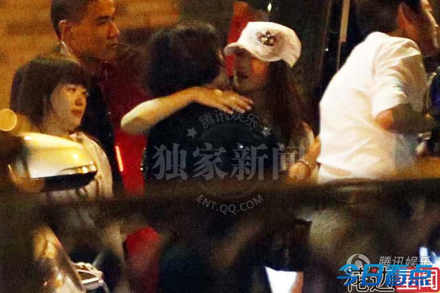 女星聚会 陈乔恩宋慧乔伊能静醉酒被搀扶