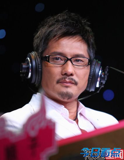 袁立放言靠脱博出位 娱乐圈无人是敌手