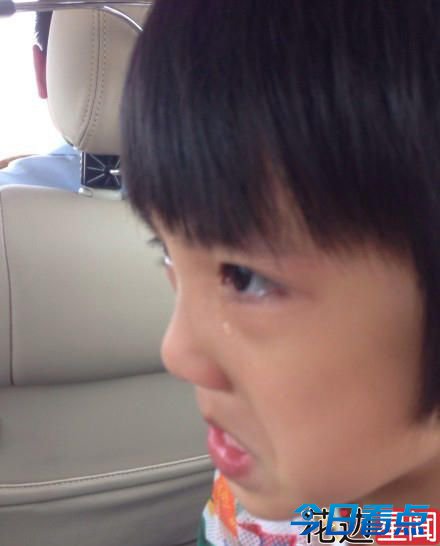 吴镇宇晒费曼洗澡羞涩照 甜美似女生