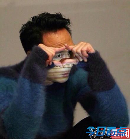 吴镇宇晒费曼洗澡羞涩照 甜美似女生