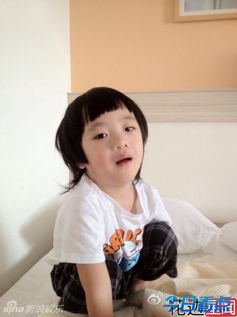 吴镇宇晒费曼洗澡羞涩照 甜美似女生