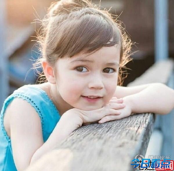 泰美混血小萝莉走红 轻松秒杀王诗龄完胜
