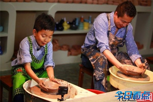 《爸回》威廉飞身扑球救奥莉 搞定女汉子甜馨