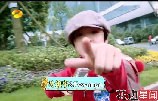 杨阳洋黄多多晒幸福 定情信物“哪鹅”走红