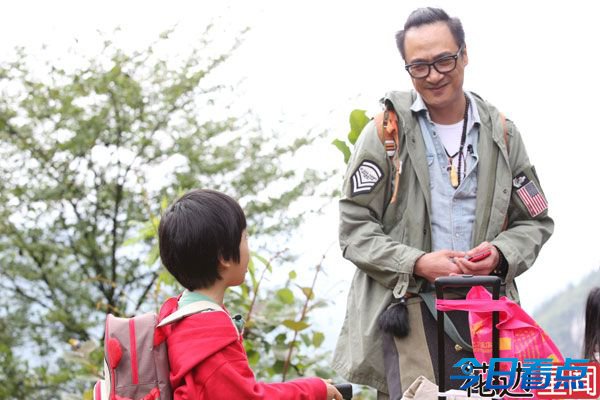 杨阳洋黄多多晒幸福 定情信物“哪鹅”走红
