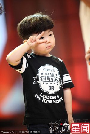 曹格女儿姐姐撞脸韩国喜感正太 似亲姐弟