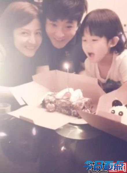 陆毅带女儿为连襟郭京飞庆生 这些明星居然是亲戚？