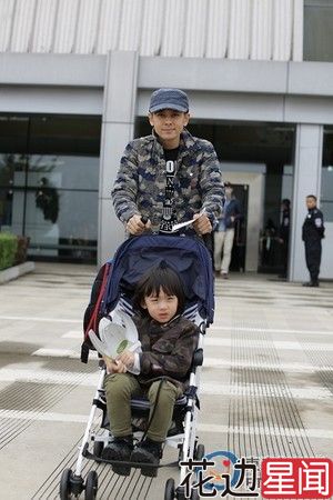 林心如杨一展踢爆姐弟恋 屡激吻擦出爱火