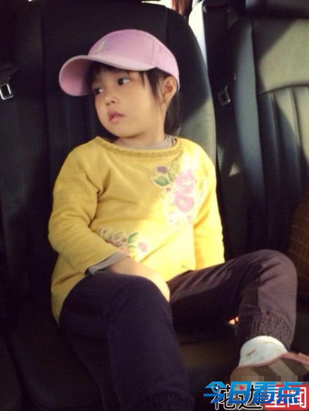 赵薇女儿撞脸韩寒女儿 明星脸萌娃大盘点