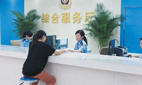 网友为重拍身份证点赞
