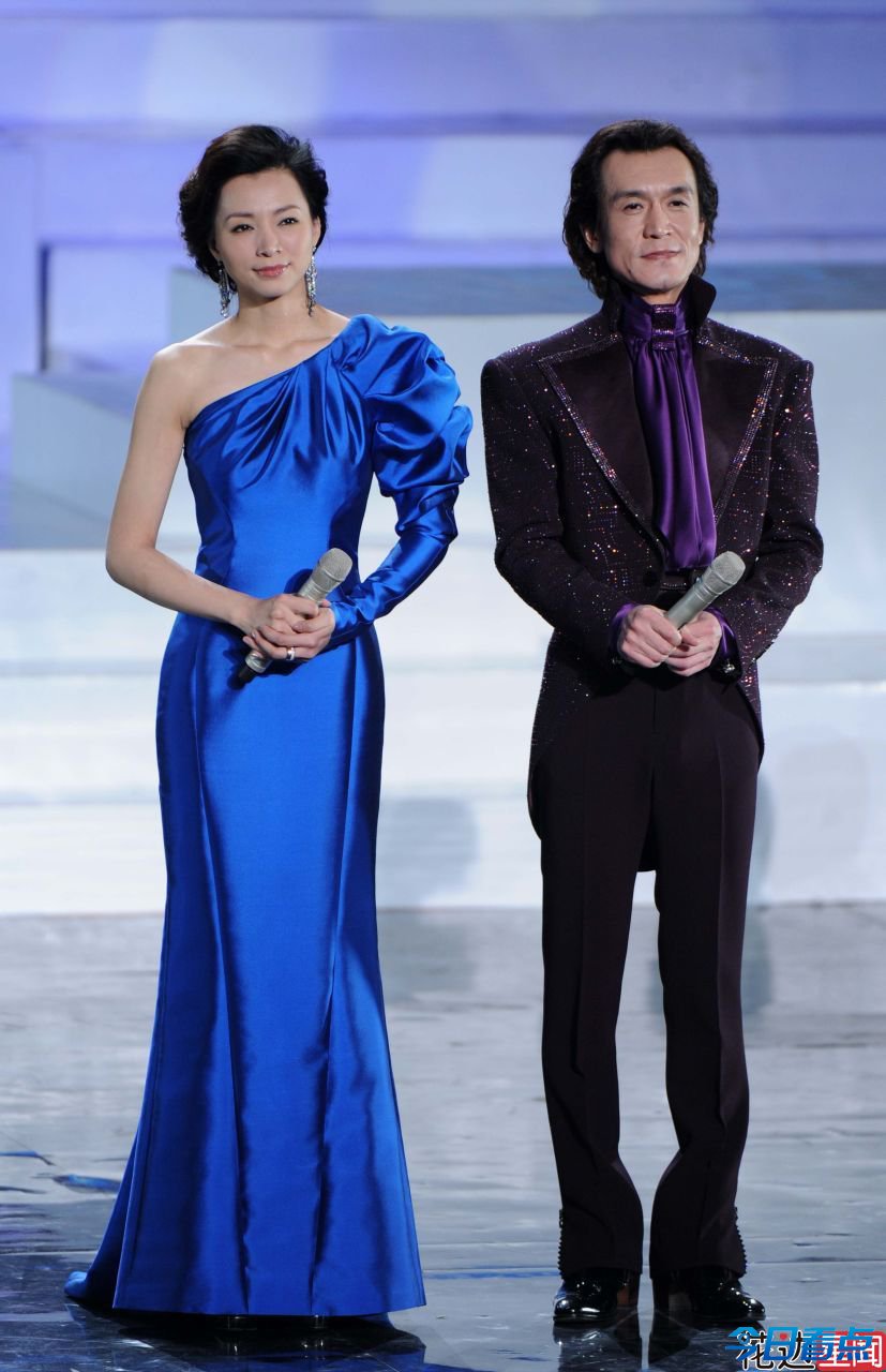 央视一姐私生活混乱 曾与6位高层有染