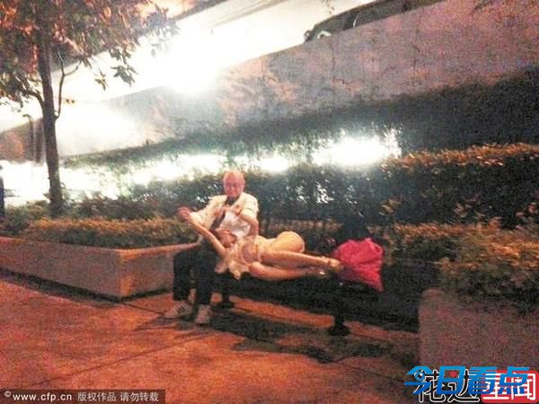 蓝洁瑛男友人老色心不老 勾嫩模公园激情