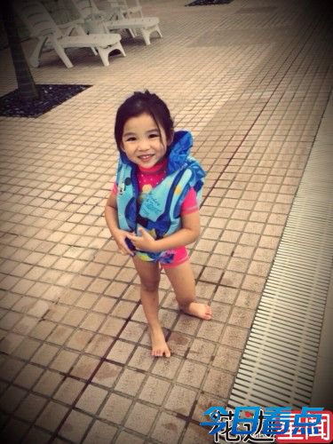蔡少芬带两女儿出游 明星宝宝谁最萌
