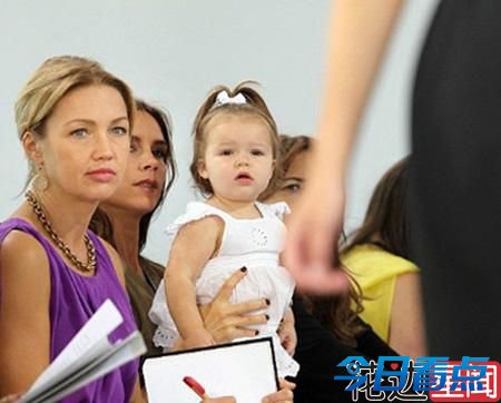 蔡少芬带两女儿出游 明星宝宝谁最萌