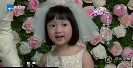 蔡少芬带两女儿出游 明星宝宝谁最萌