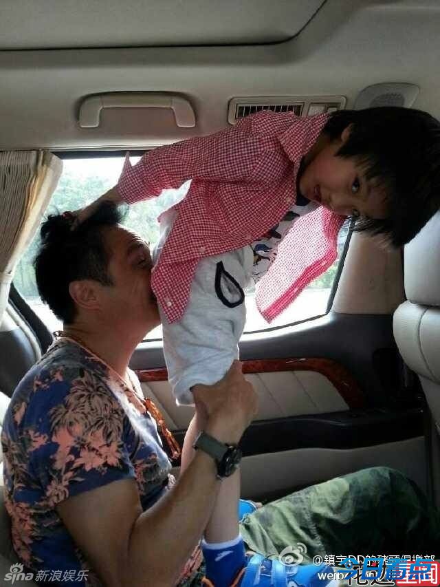 吴镇宇热吻费曼小屁屁 神经气质难掩深沉父爱