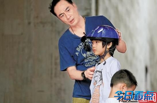 吴镇宇热吻费曼小屁屁 神经气质难掩深沉父爱