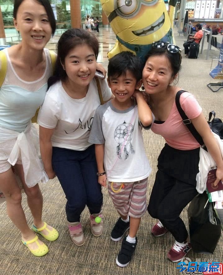 【腐女】李小璐晒甜馨萌照 抠脚大汉秒变小淑女