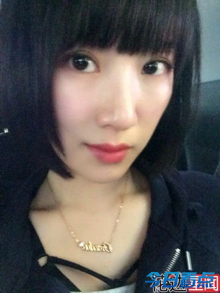 阔太李念晒短发红唇美照 撞脸黄奕Hebe