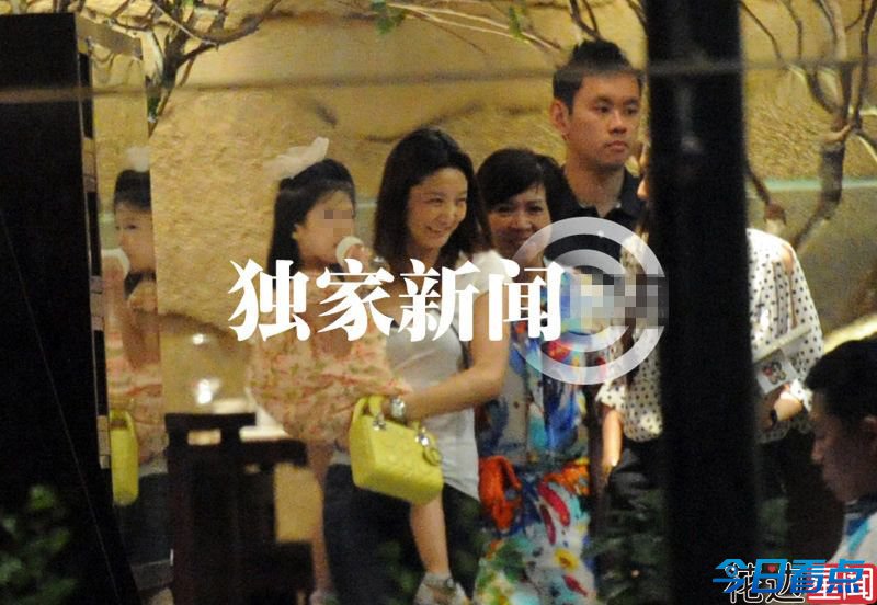 胡海泉妻女首曝光 隐婚多年女儿双全