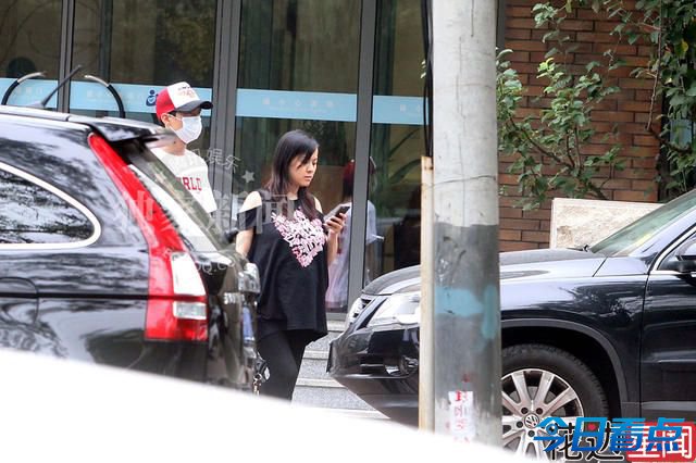 陈楚生喜当爹 陪身家过亿富二代女友做产检