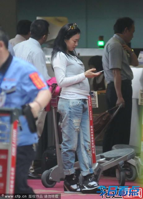 网曝单身钟丽缇再怀孕 孩子的父亲成迷  