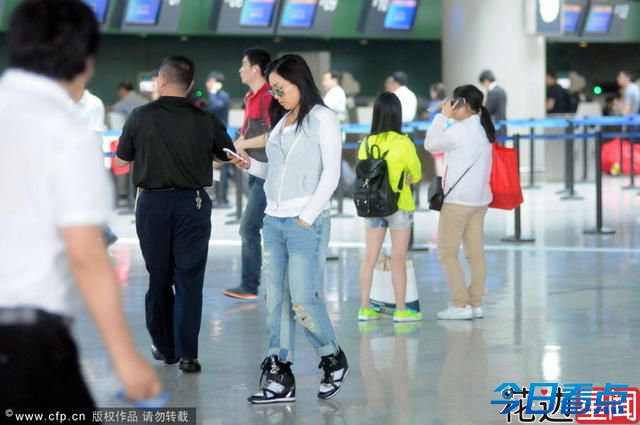 网曝单身钟丽缇再怀孕 孩子的父亲成迷  