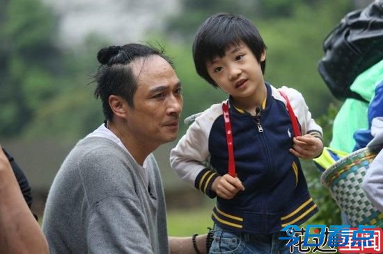 吴镇宇传授儿子泡妞秘籍 费曼已定娃娃亲