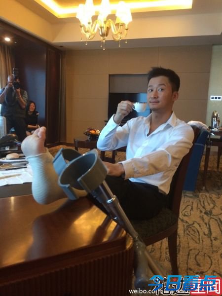 谢楠晒巨肚透露怀双胞胎 网友:吴京好功夫