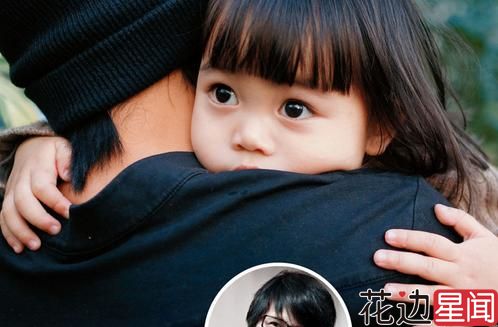 韩寒带女儿吐舌买萌 国民岳父别教坏小野