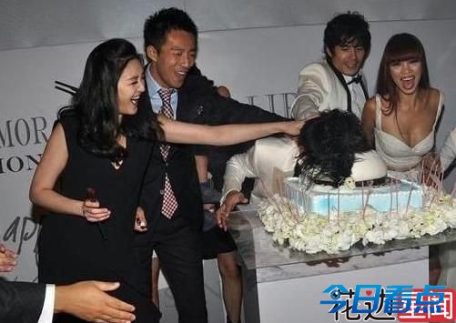 汪小菲曝大S婴儿期丑照 称女儿更像老婆