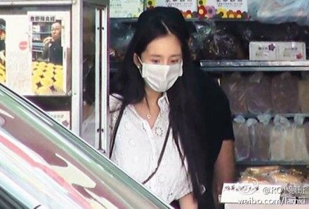 曝杨幂私下霸道 婆婆上街买尿不湿