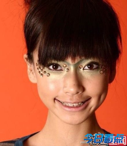杨颖首度承认整容 香肠嘴烂牙吓跑黄晓明