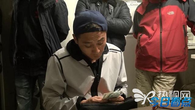 爷爷被困竟无动于衷