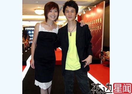 陈楚生隐婚首曝与老婆亲密合影 承认将当爸
