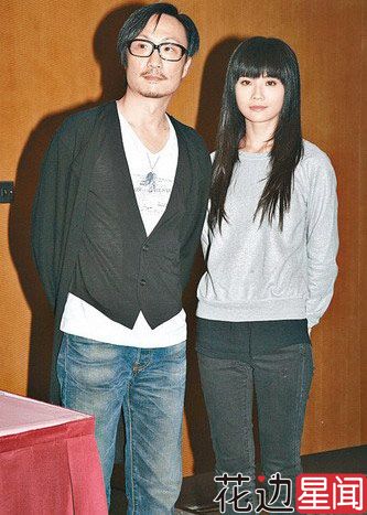 陈楚生隐婚首曝与老婆亲密合影 承认将当爸