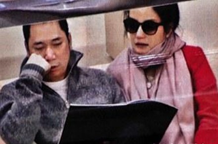 陈楚生隐婚首曝与老婆亲密合影 承认将当爸