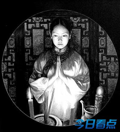 故宫十大灵异事件之清代服装的宫女