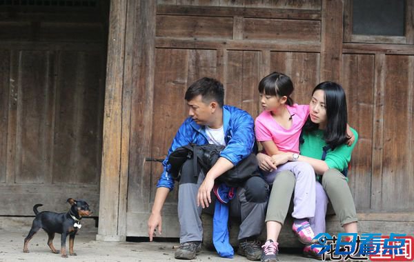 《爸爸2》五位妈妈突访探班 吴镇宇妻子曝光