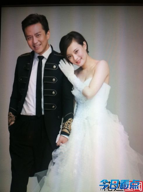 邓超逗比造型吓晕儿子 自称变“马桶圈妖精”