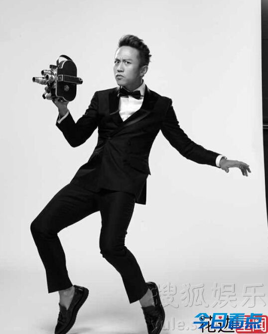 邓超逗比造型吓晕儿子 自称变“马桶圈妖精”